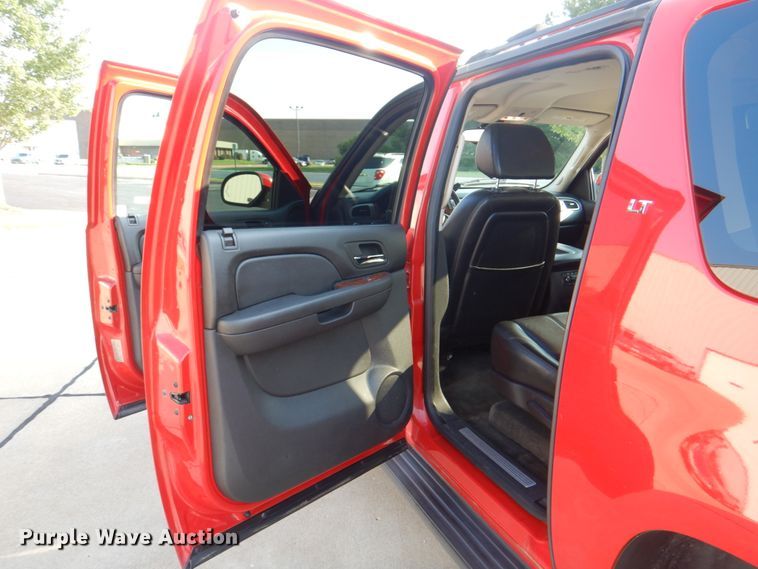 image for item KW9917 2007 Chevrolet Suburban LT  SUV