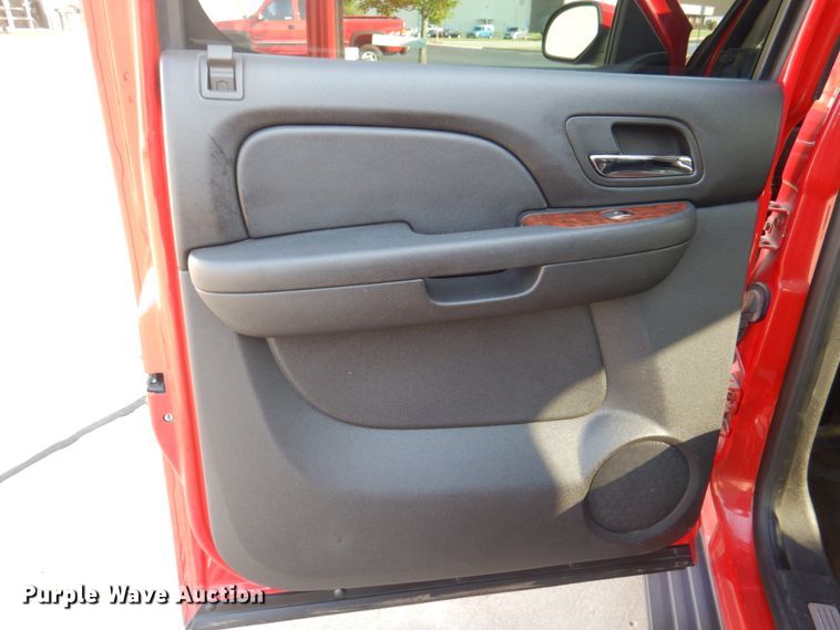 image for item KW9917 2007 Chevrolet Suburban LT  SUV