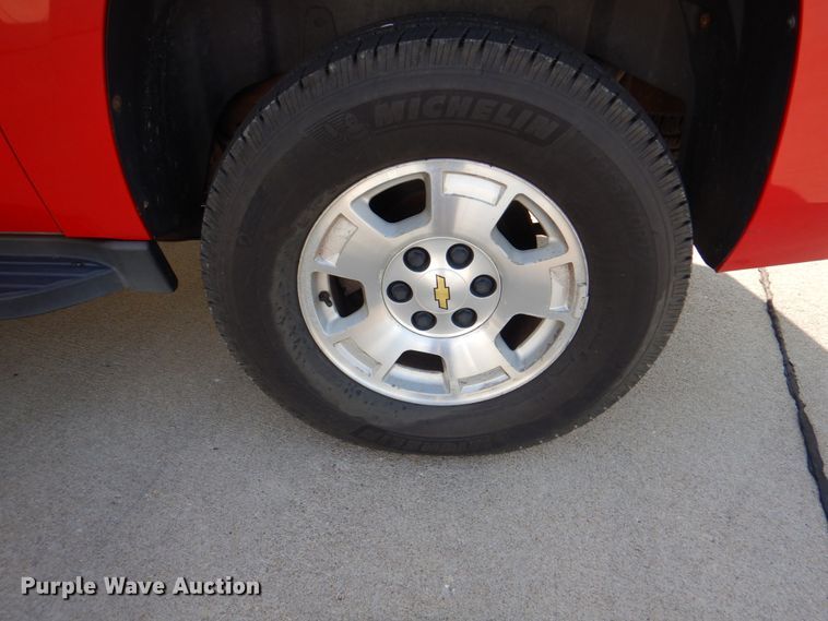 image for item KW9917 2007 Chevrolet Suburban LT  SUV