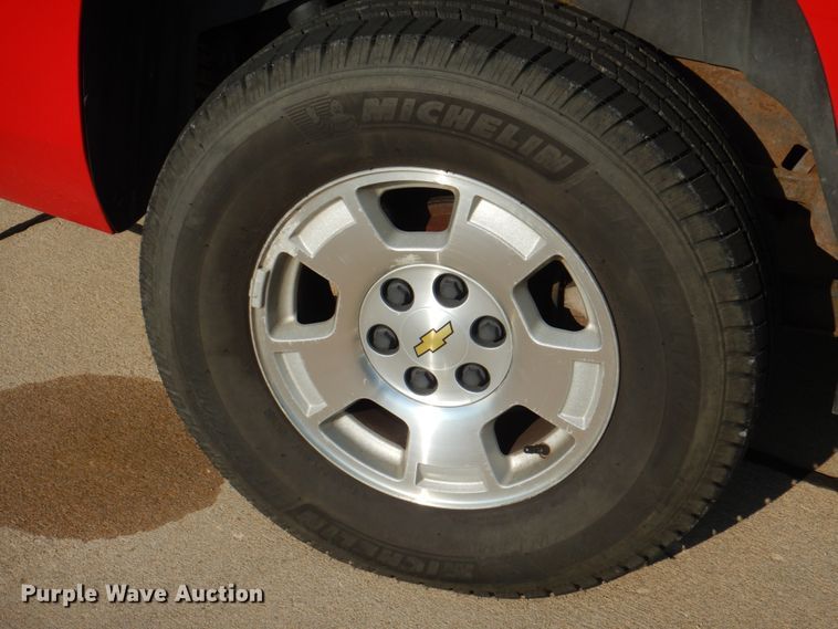 image for item KW9917 2007 Chevrolet Suburban LT  SUV