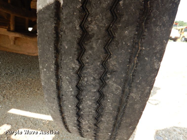 image for item KW9942 1999 International 3800  school bus