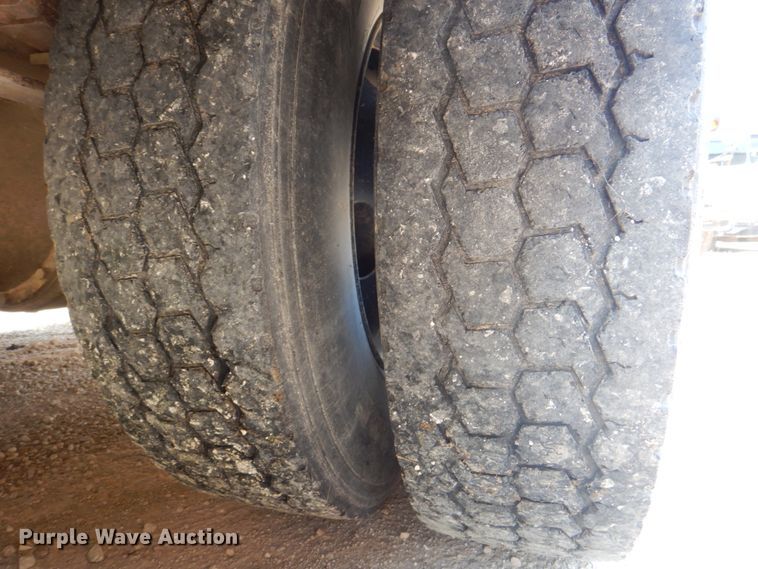 image for item KW9942 1999 International 3800  school bus