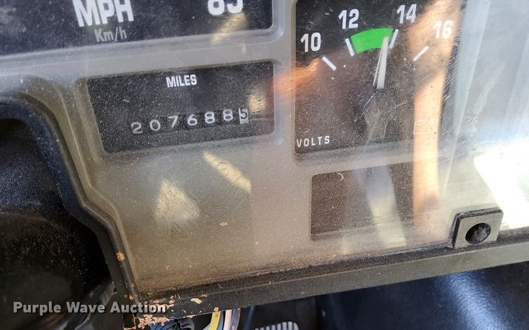 image for item KW9942 1999 International 3800  school bus