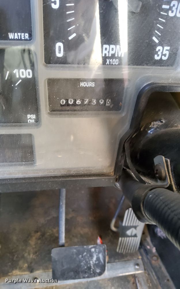 image for item KW9942 1999 International 3800  school bus