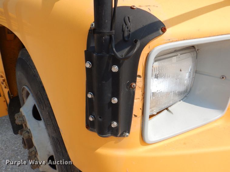 image for item KW9943 1999 Freightliner Thomas Built  school bus