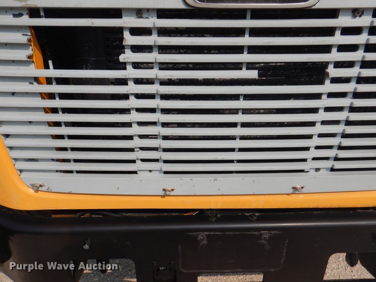 image for item KW9943 1999 Freightliner Thomas Built  school bus