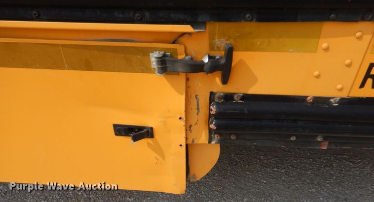 image for item KW9943 1999 Freightliner Thomas Built  school bus