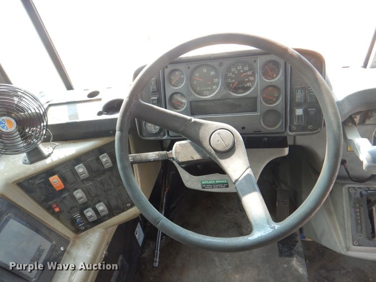 image for item KW9943 1999 Freightliner Thomas Built  school bus