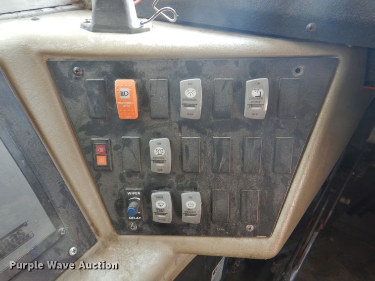 image for item KW9943 1999 Freightliner Thomas Built  school bus