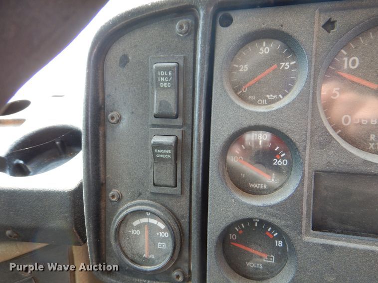 image for item KW9943 1999 Freightliner Thomas Built  school bus