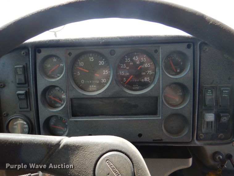 image for item KW9943 1999 Freightliner Thomas Built  school bus