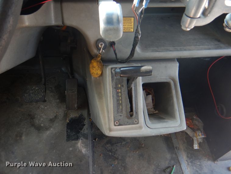 image for item KW9943 1999 Freightliner Thomas Built  school bus