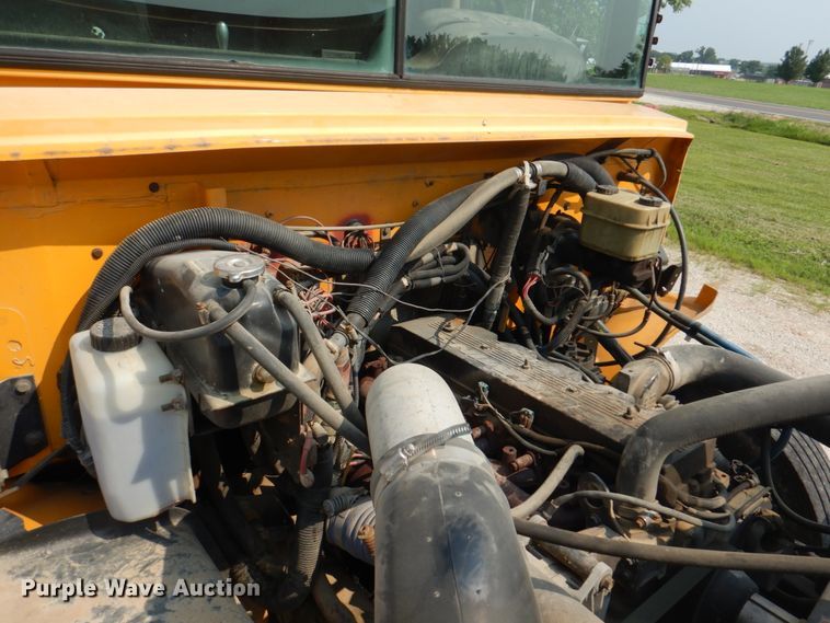 image for item KW9943 1999 Freightliner Thomas Built  school bus