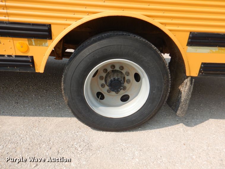 image for item KW9943 1999 Freightliner Thomas Built  school bus