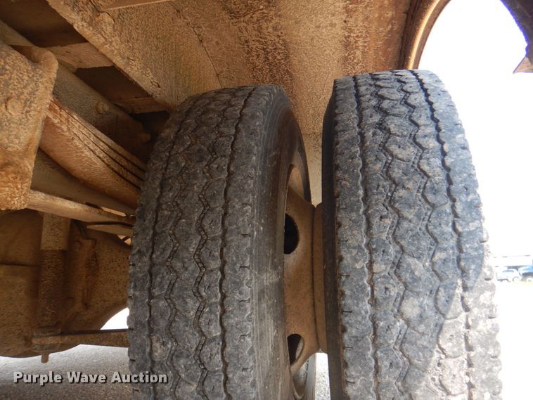 image for item KW9943 1999 Freightliner Thomas Built  school bus