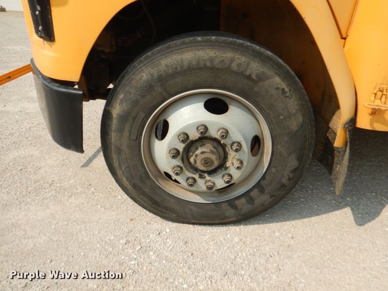 image for item KW9943 1999 Freightliner Thomas Built  school bus