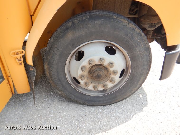 image for item KW9943 1999 Freightliner Thomas Built  school bus