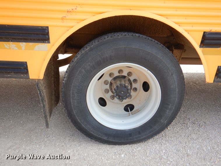 image for item KW9943 1999 Freightliner Thomas Built  school bus