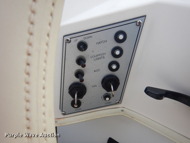 image for item KW9945 1995 Check Mate Convincor  boat