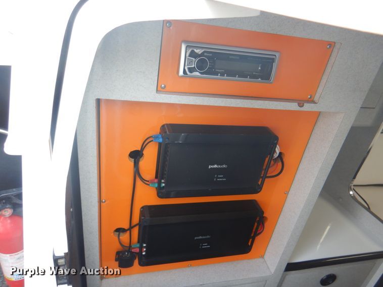 image for item KW9945 1995 Check Mate Convincor  boat