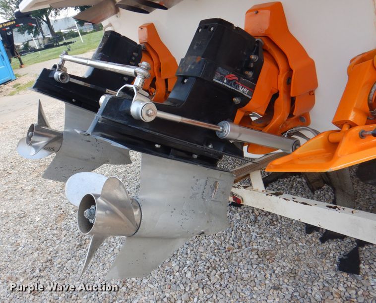 image for item KW9945 1995 Check Mate Convincor  boat