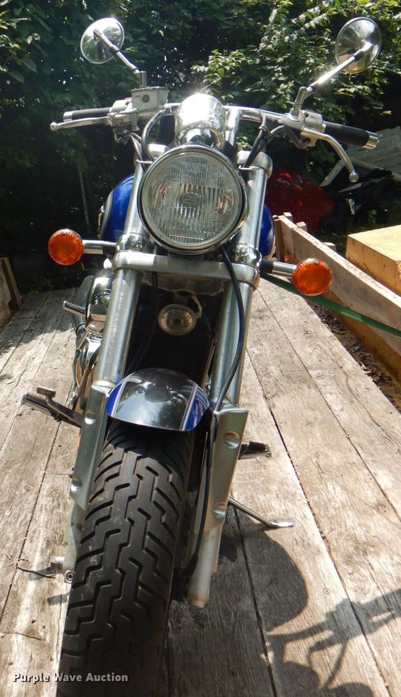 image for item KW9954 2000 Suzuki Marauder  motorcycle