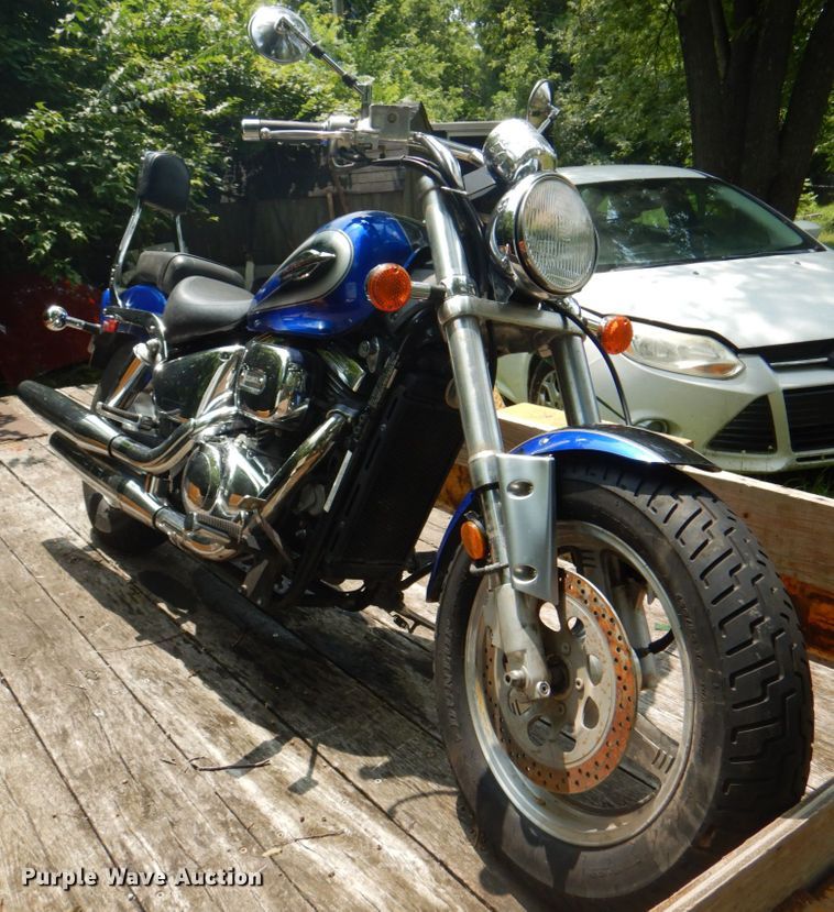 image for item KW9954 2000 Suzuki Marauder  motorcycle