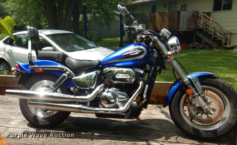 image for item KW9954 2000 Suzuki Marauder  motorcycle