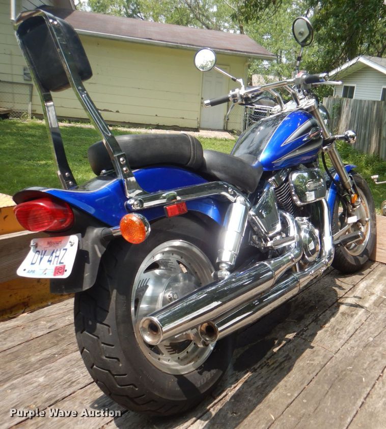 image for item KW9954 2000 Suzuki Marauder  motorcycle