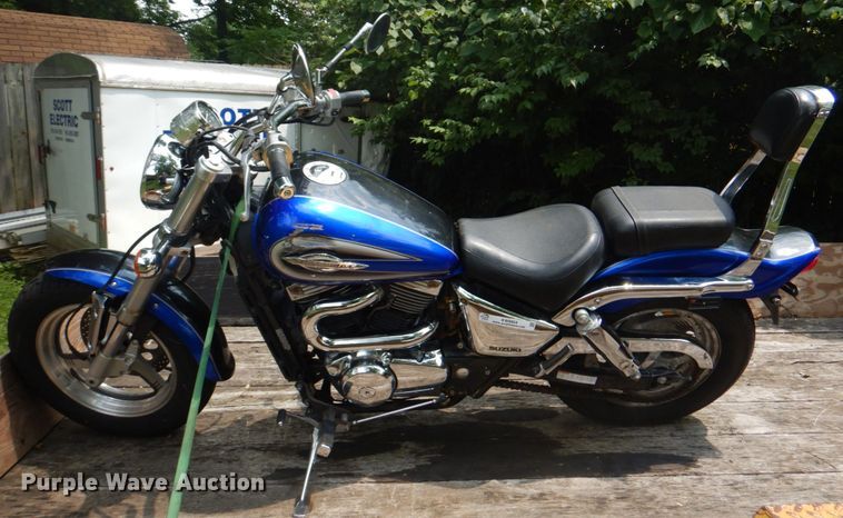 image for item KW9954 2000 Suzuki Marauder  motorcycle