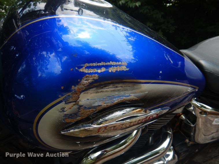 image for item KW9954 2000 Suzuki Marauder  motorcycle