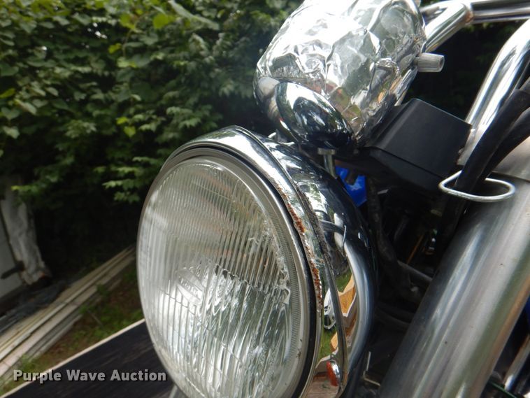 image for item KW9954 2000 Suzuki Marauder  motorcycle