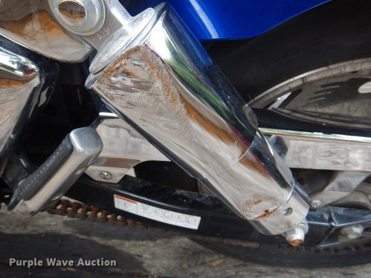 image for item KW9954 2000 Suzuki Marauder  motorcycle