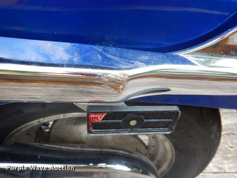 image for item KW9954 2000 Suzuki Marauder  motorcycle