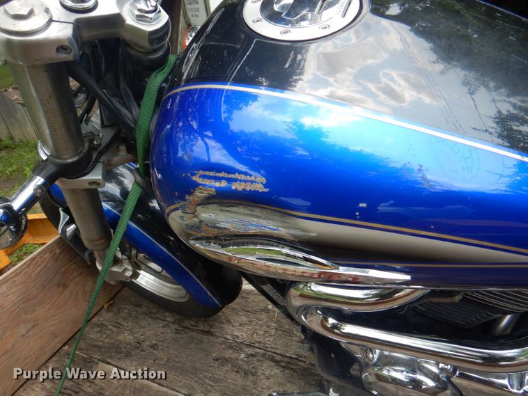 image for item KW9954 2000 Suzuki Marauder  motorcycle