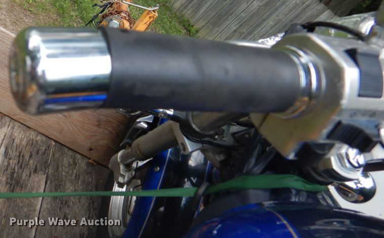 image for item KW9954 2000 Suzuki Marauder  motorcycle