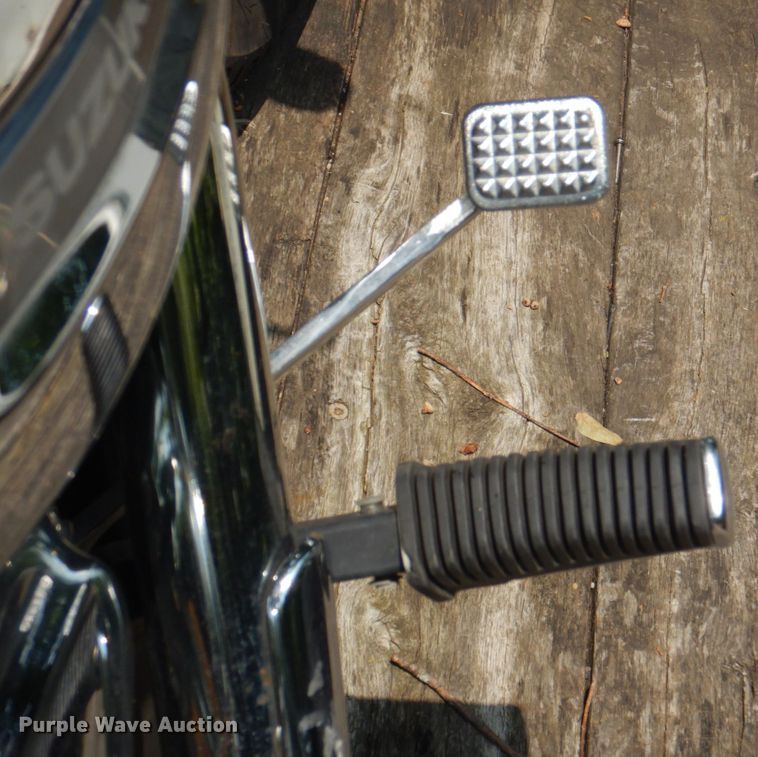 image for item KW9954 2000 Suzuki Marauder  motorcycle