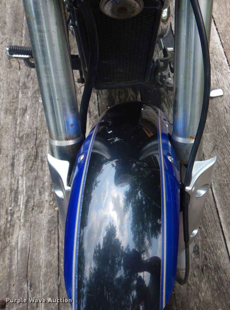 image for item KW9954 2000 Suzuki Marauder  motorcycle