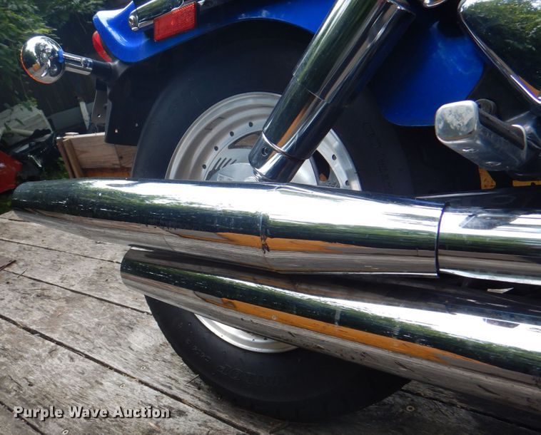 image for item KW9954 2000 Suzuki Marauder  motorcycle