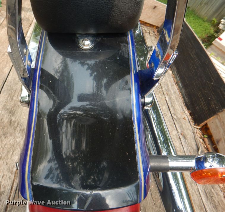 image for item KW9954 2000 Suzuki Marauder  motorcycle