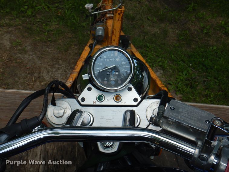 image for item KW9954 2000 Suzuki Marauder  motorcycle