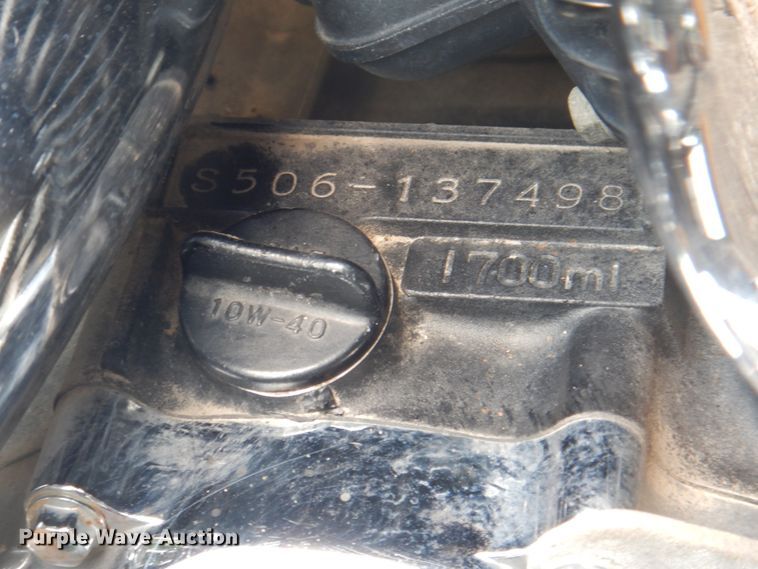 image for item KW9954 2000 Suzuki Marauder  motorcycle