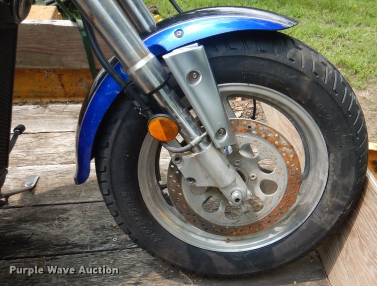 image for item KW9954 2000 Suzuki Marauder  motorcycle