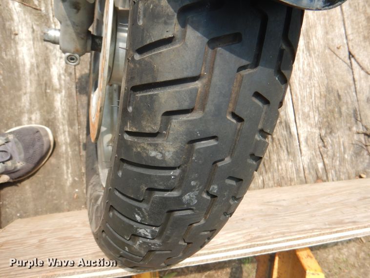 image for item KW9954 2000 Suzuki Marauder  motorcycle