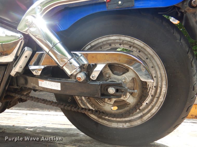 image for item KW9954 2000 Suzuki Marauder  motorcycle