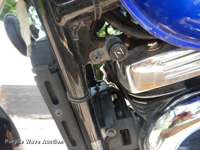 image for item KW9954 2000 Suzuki Marauder  motorcycle