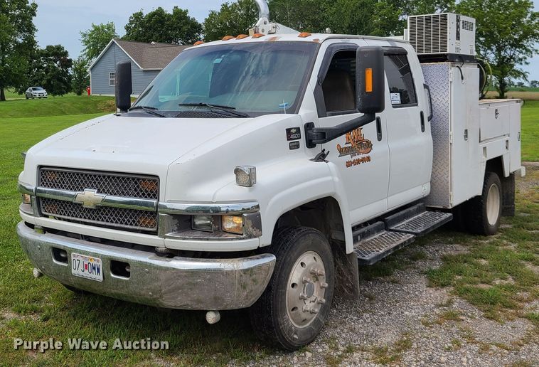 image for item L1295 2006 Chevrolet C4500  utility / service truck