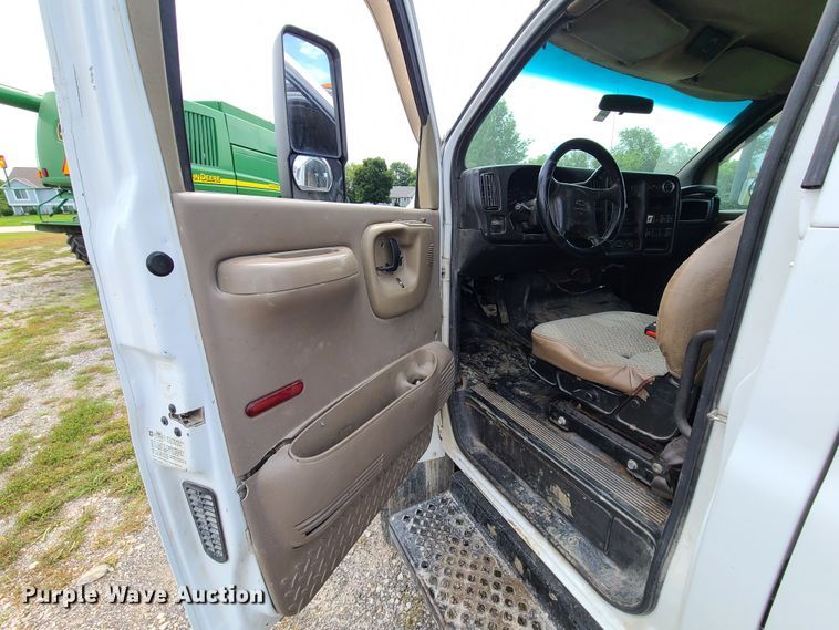 image for item L1295 2006 Chevrolet C4500  utility / service truck