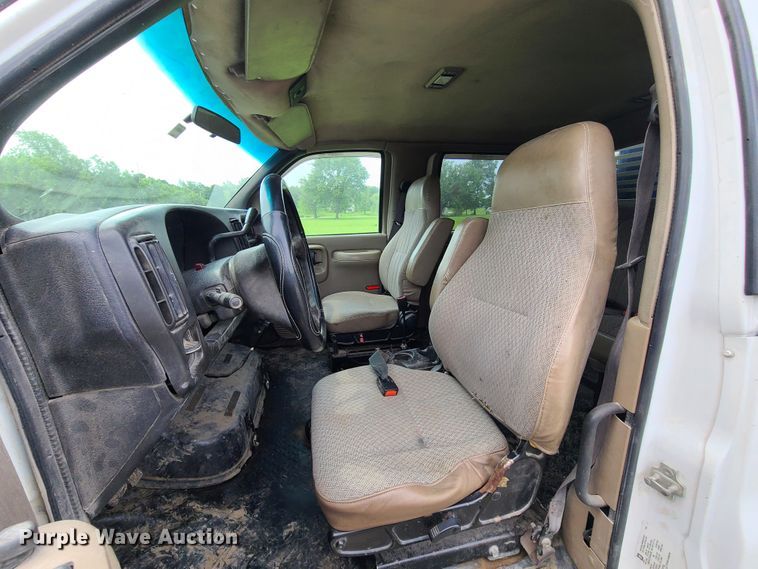 image for item L1295 2006 Chevrolet C4500  utility / service truck