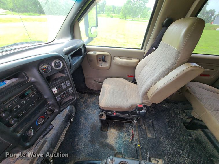 image for item L1295 2006 Chevrolet C4500  utility / service truck